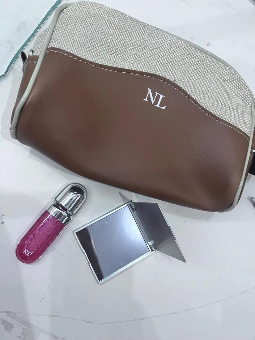 Nécessaire com iniciais: Kit com chaveiro e espelho